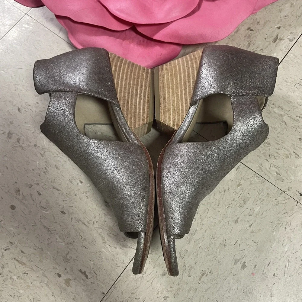 EILEEN FISHER Iris Metallic Leather Ankle Strap Block Heel Sandals Womens Sz 6.5